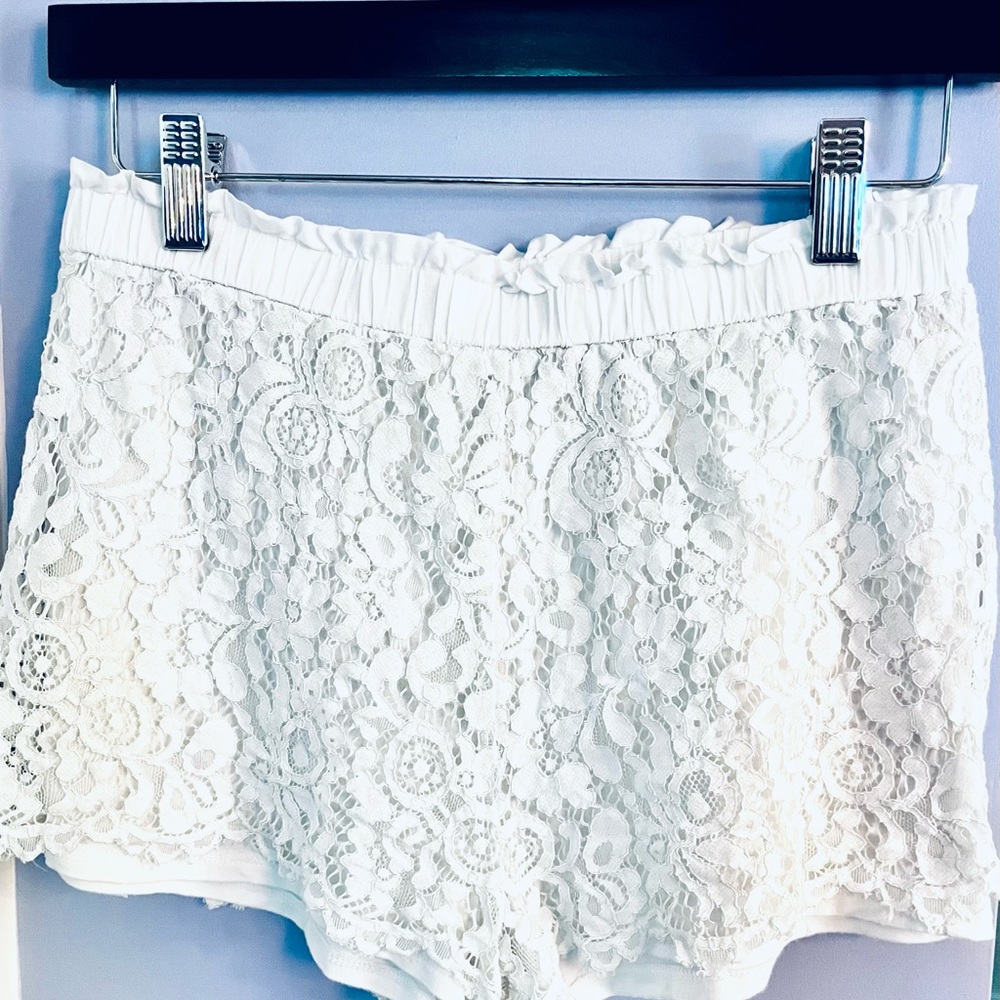 Design History White Lace Shorts Size Medium